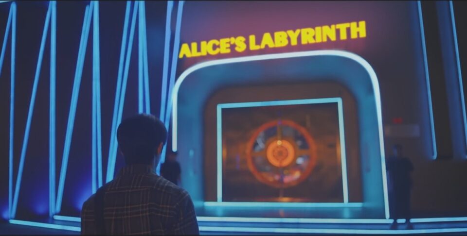 Dietro Alice's Labirynt il significato nascosto in payback bl ita